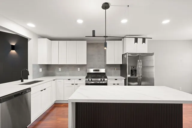 $2,400 | 1614 Golden Oak Drive, Crown Point, IN 46307