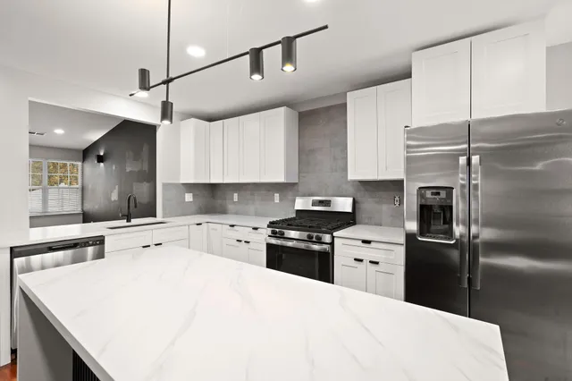 $2,400 | 1614 Golden Oak Drive, Crown Point, IN 46307