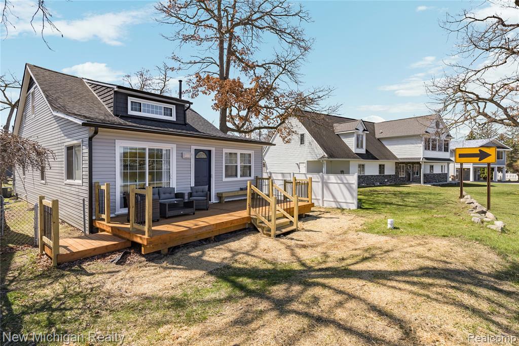 8665 Cooley Lake Road Commerce Township, MI 48382 - Photo 3 of 52