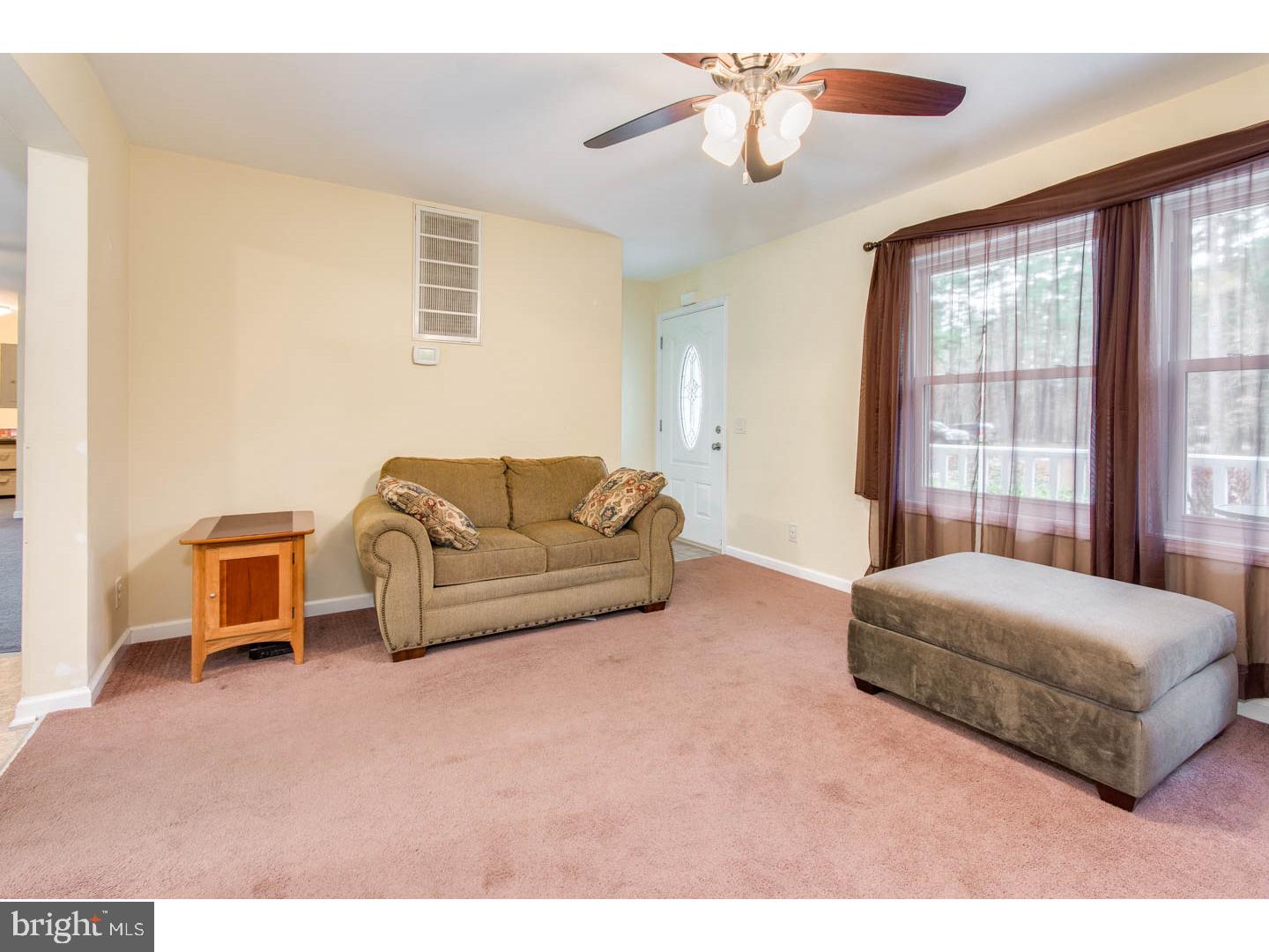 619 Weymouth Road Buena, NJ 08310 - Photo 5 of 24 Living Room