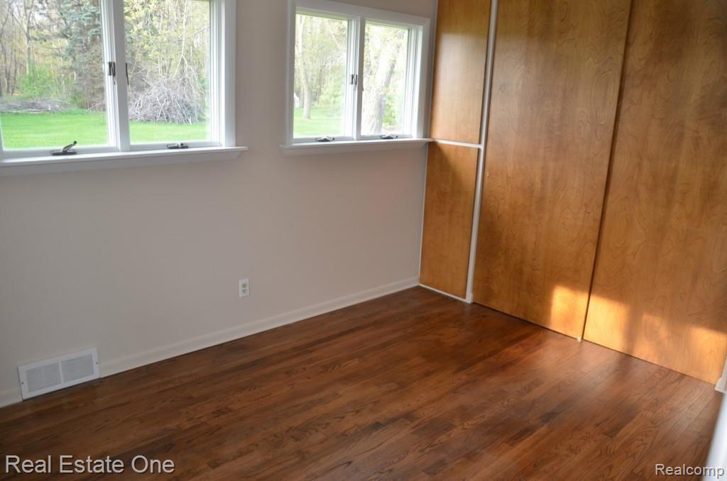 10126 Beecher Road Flushing, MI 48433 - Photo 20 of 26 DSC_5851.jpg