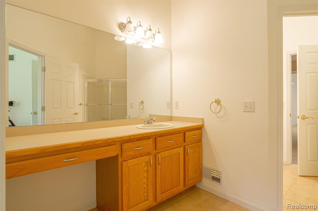 5441 Ivy Court Howell, MI 48843 - Photo 13 of 21