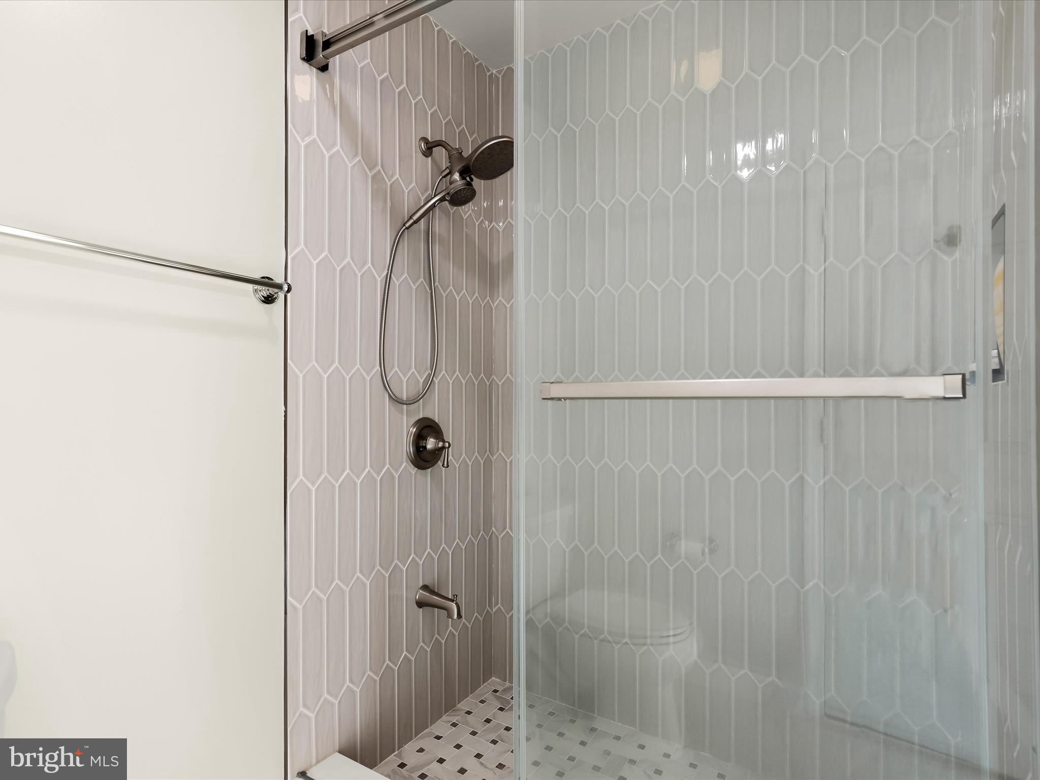 13719 Killarney Court Phoenix, MD 21131 - Photo 33 of 81 Primary En-Suite Full Bath