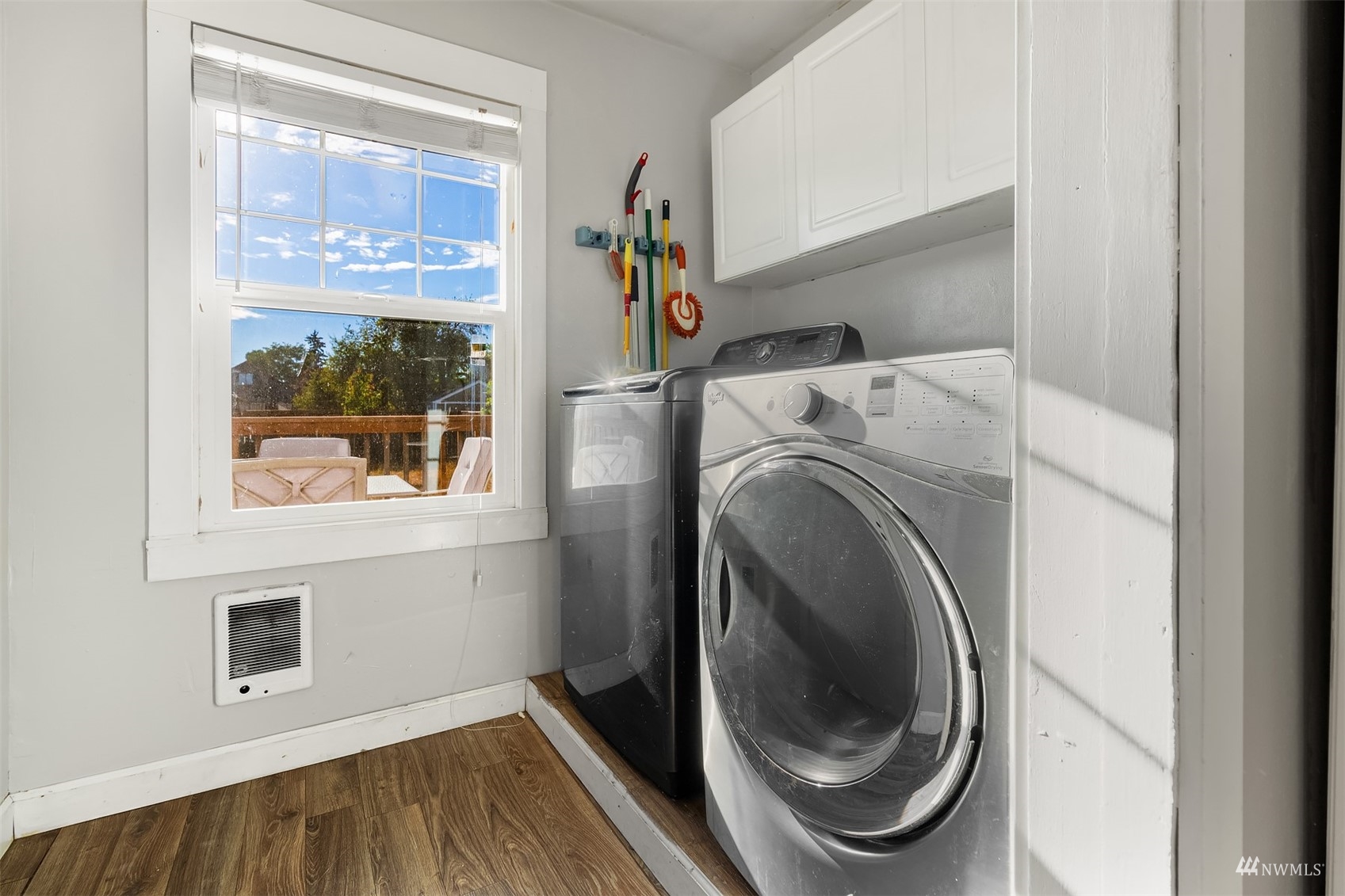 7236 South Montgomery Street Tacoma, WA 98409 - Photo 23 of 34 a utility room with dryer and washer