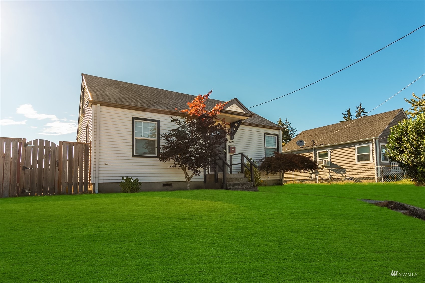 7236 South Montgomery Street Tacoma, WA 98409 - Photo 34 of 34 a front view of house with a garden and yard