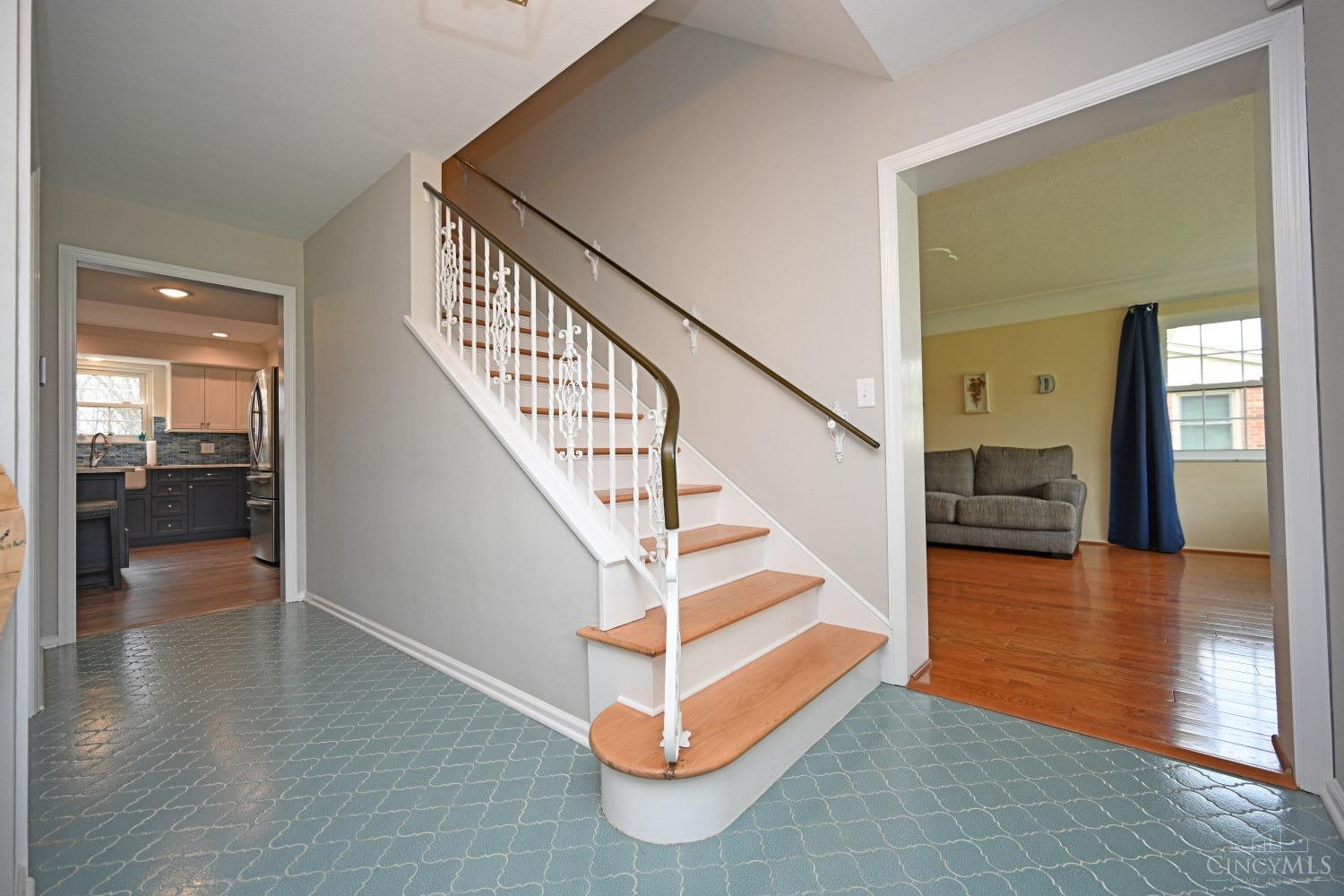 525 Riddle Road Cincinnati, OH 45231 - Photo 6 of 50 Gallery Image 6