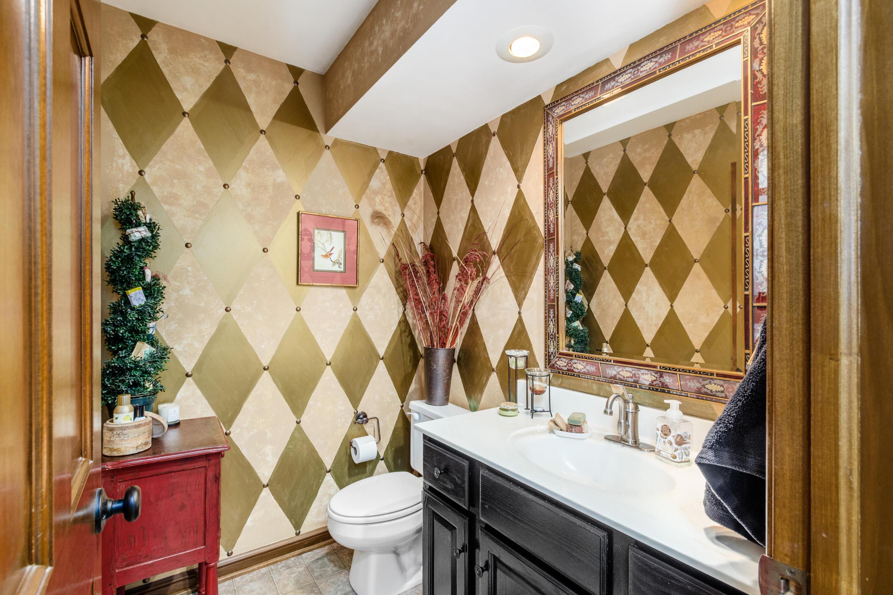 7379 Wings Livery Road Dublin, OH 43017 - Photo 27 of 44 Half Bath