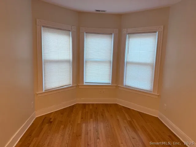 $2,575 | 211 Knickerbocker Avenue, Stamford, CT 06907