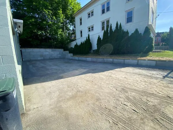 $300 | 393 Main Street, Unit 102, Oneonta, NY 13820