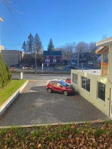 $300 | Main Street, Oneonta, NY 13820