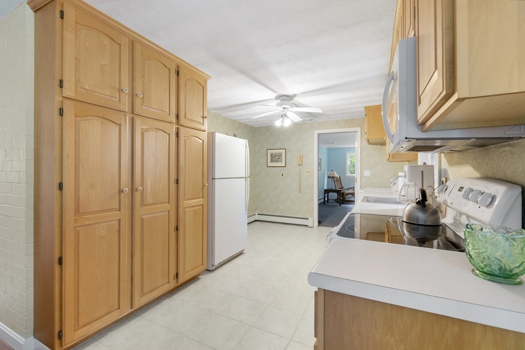 39 Ruthellen Road Framingham, MA 01701 - Photo 11 of 35
