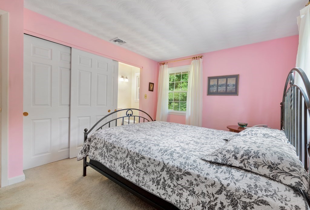 39 Ruthellen Road Framingham, MA 01701 - Photo 18 of 35