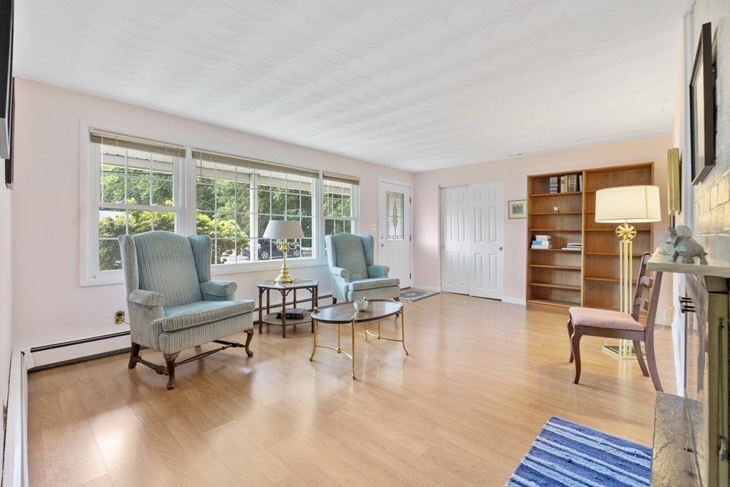 39 Ruthellen Road Framingham, MA 01701 - Photo 4 of 35