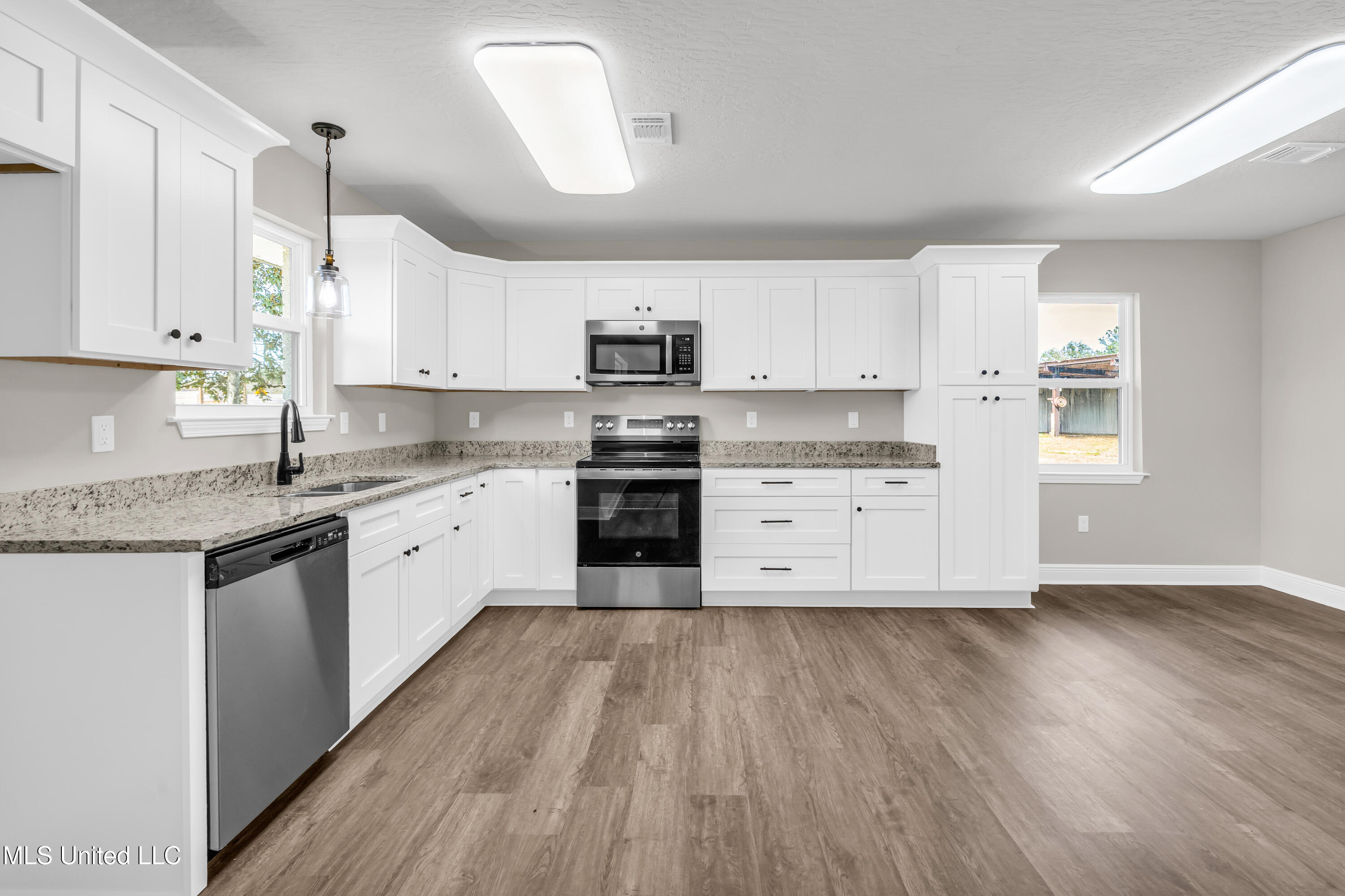 19 West Union Road Carriere, MS 39426 - Photo 2 of 12 kitchen