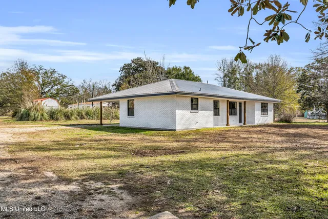 $215,000 | 19 West Union Road, Carriere, MS 39426