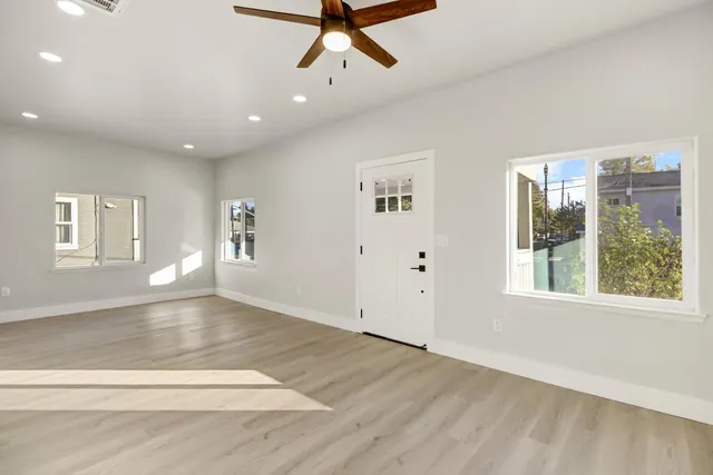 a view of a livingroom with hardwood floor and a ceiling fan