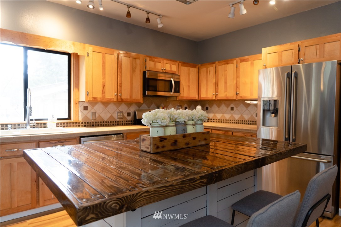 191 Stevens Road Doty, WA 98539 - Photo 8 of 19 a kitchen with a large window and a counter space