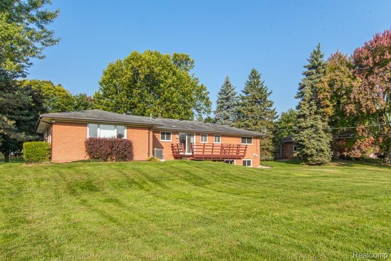 6302 Donaldson Road Troy, MI 48085 - Photo 4 of 22 01 outdoor 4.jpg