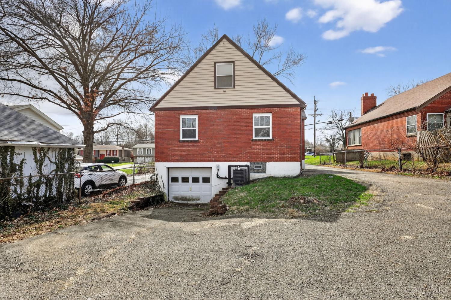 3022 North Bend Road Cincinnati, OH 45239 - Photo 3 of 27 Gallery Image 3
