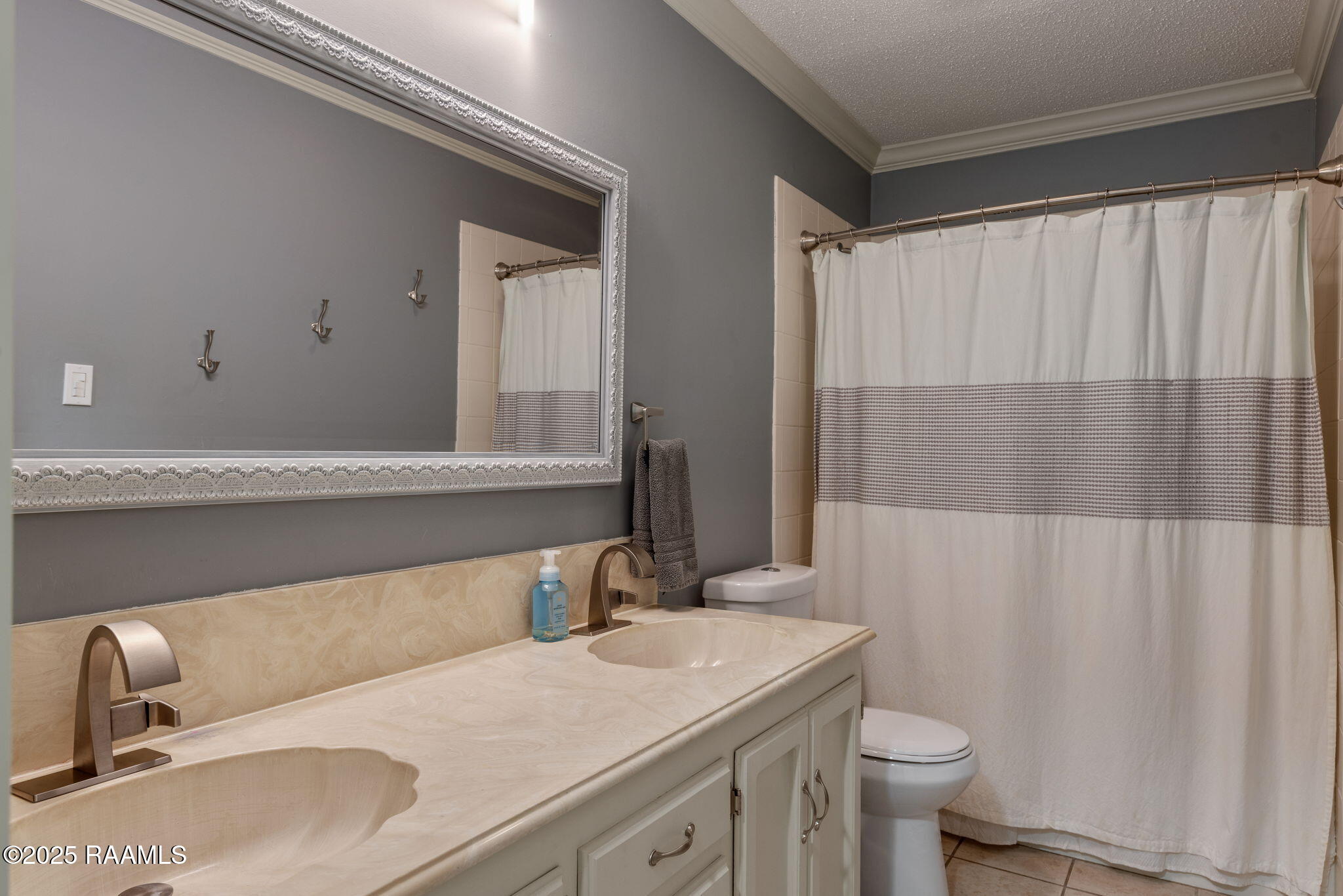 104 Parsonage Lane Lafayette, LA 70503 - Photo 18 of 26 Guest Bathroom