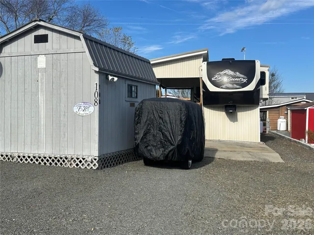 a view of a back yard of the house