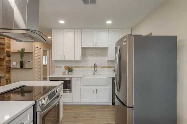 $3,500 | 2480 Del Rio Way, Dunedin, FL 34698