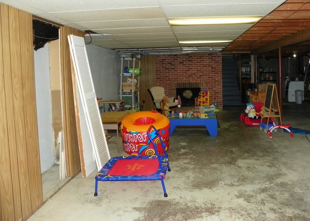1400 Amostown Road West Springfield, MA 01089 - Photo 17 of 23