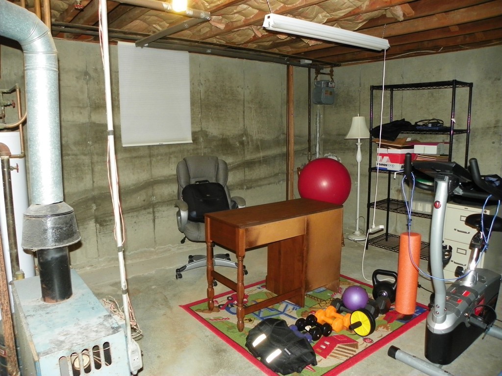 1400 Amostown Road West Springfield, MA 01089 - Photo 18 of 23