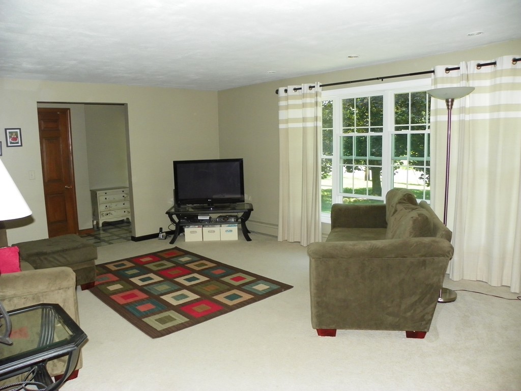 1400 Amostown Road West Springfield, MA 01089 - Photo 4 of 23