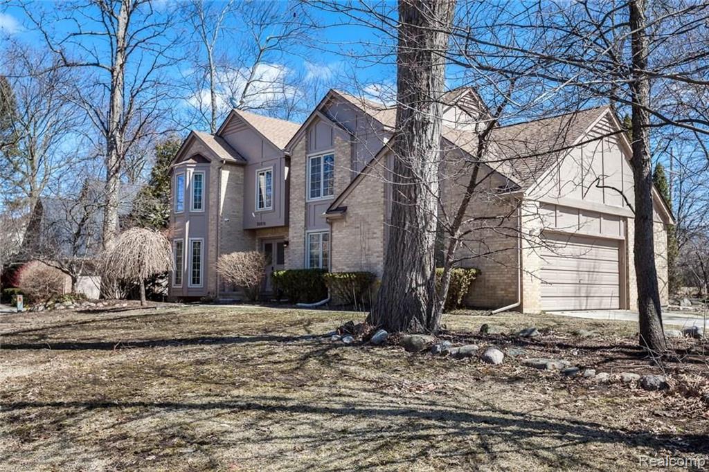 30516 Huntsman Drive West Farmington Hills, MI 48331 - Photo 3 of 54