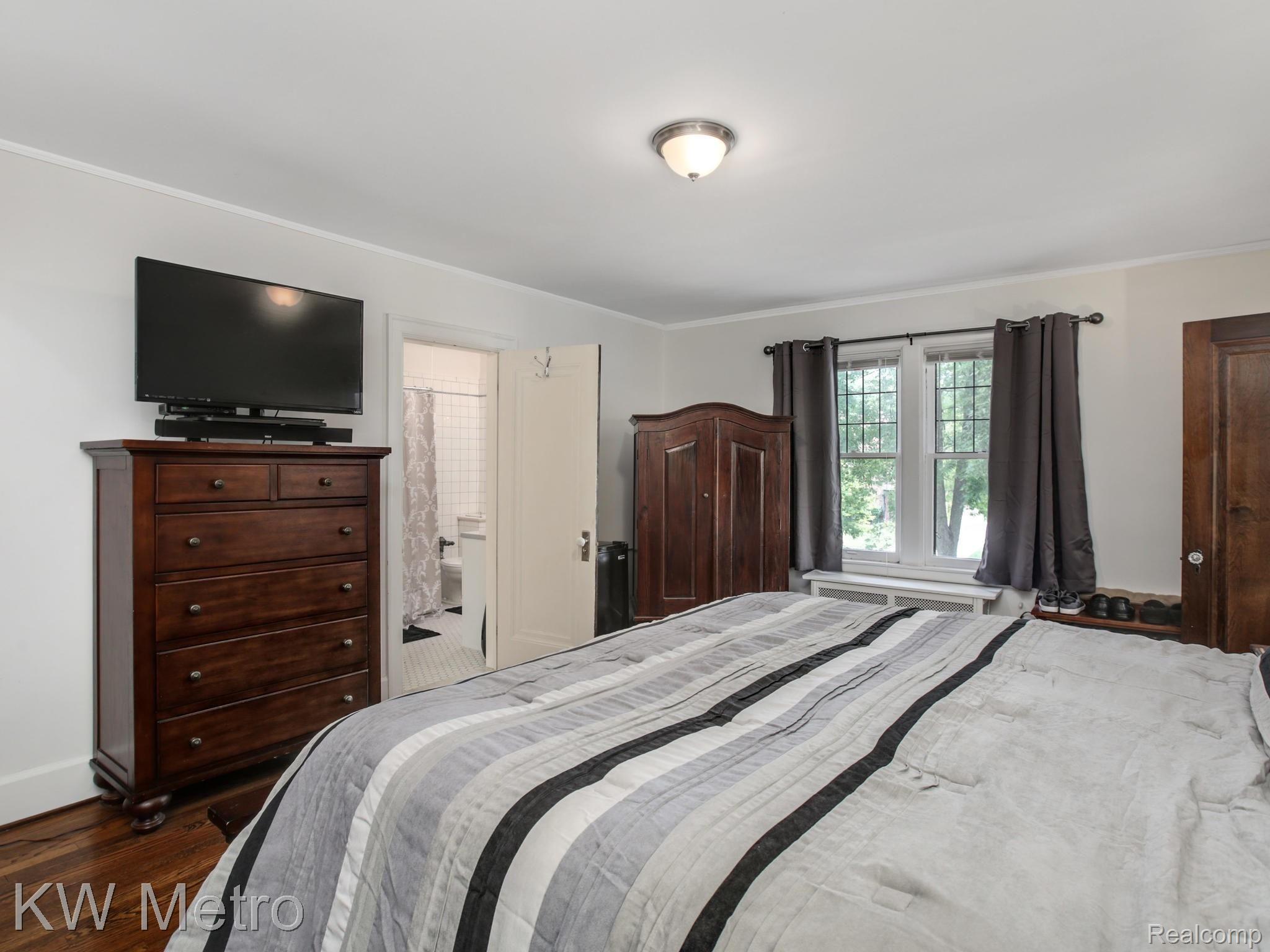 1235 Yorkshire Road Grosse Pointe, MI 48230 - Photo 25 of 51 Master Bedroom