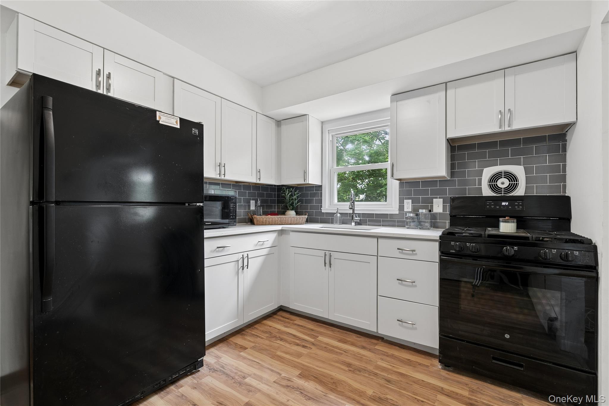 111 Miller Road Southampton, NY 11968 - Photo 15 of 29