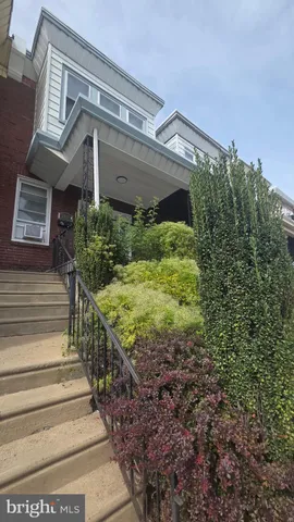 a view of a pathway of a house