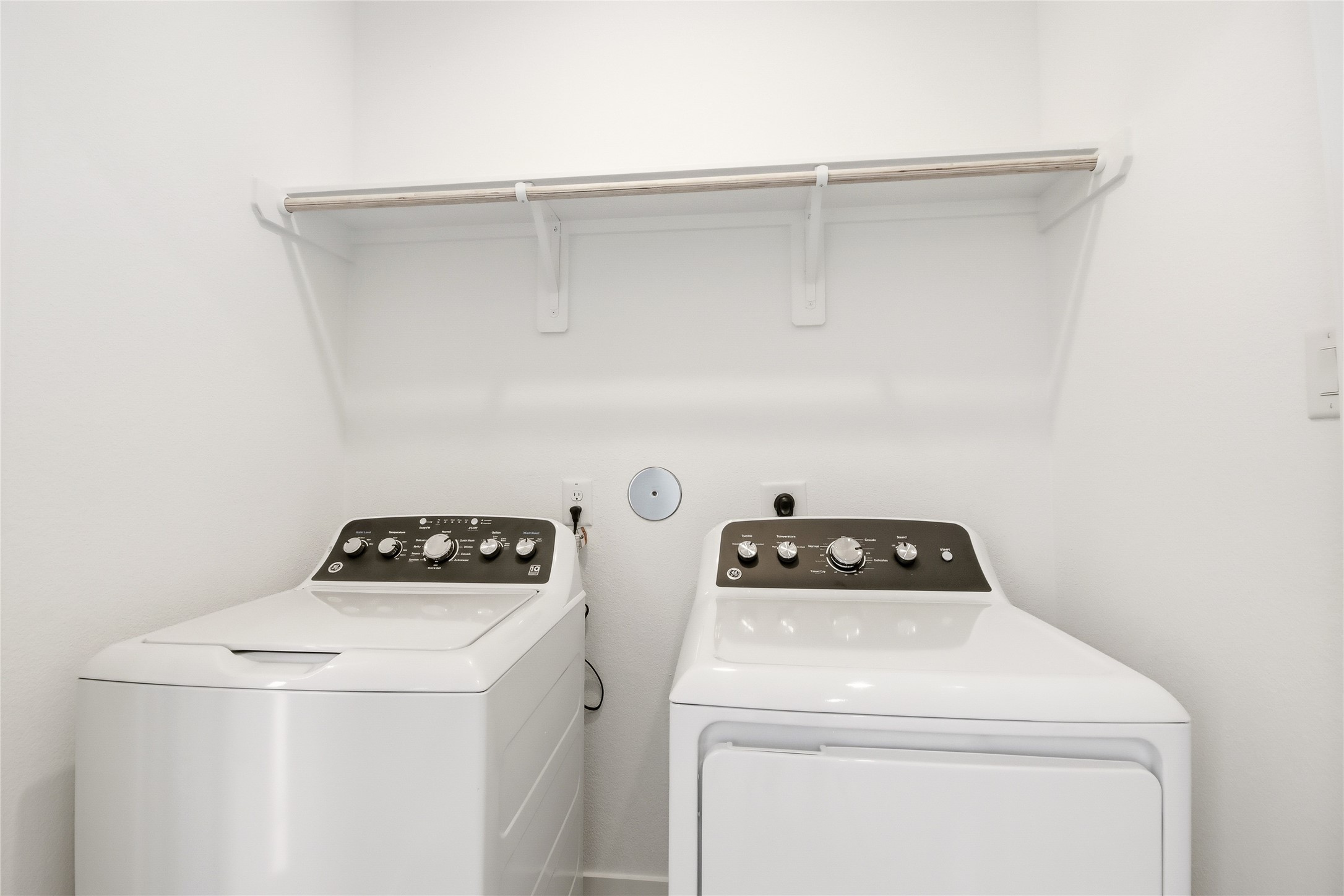 28927 Rustic Robin Lane Hockley, TX 77447 - Photo 18 of 25 a close up view of washer and dryer