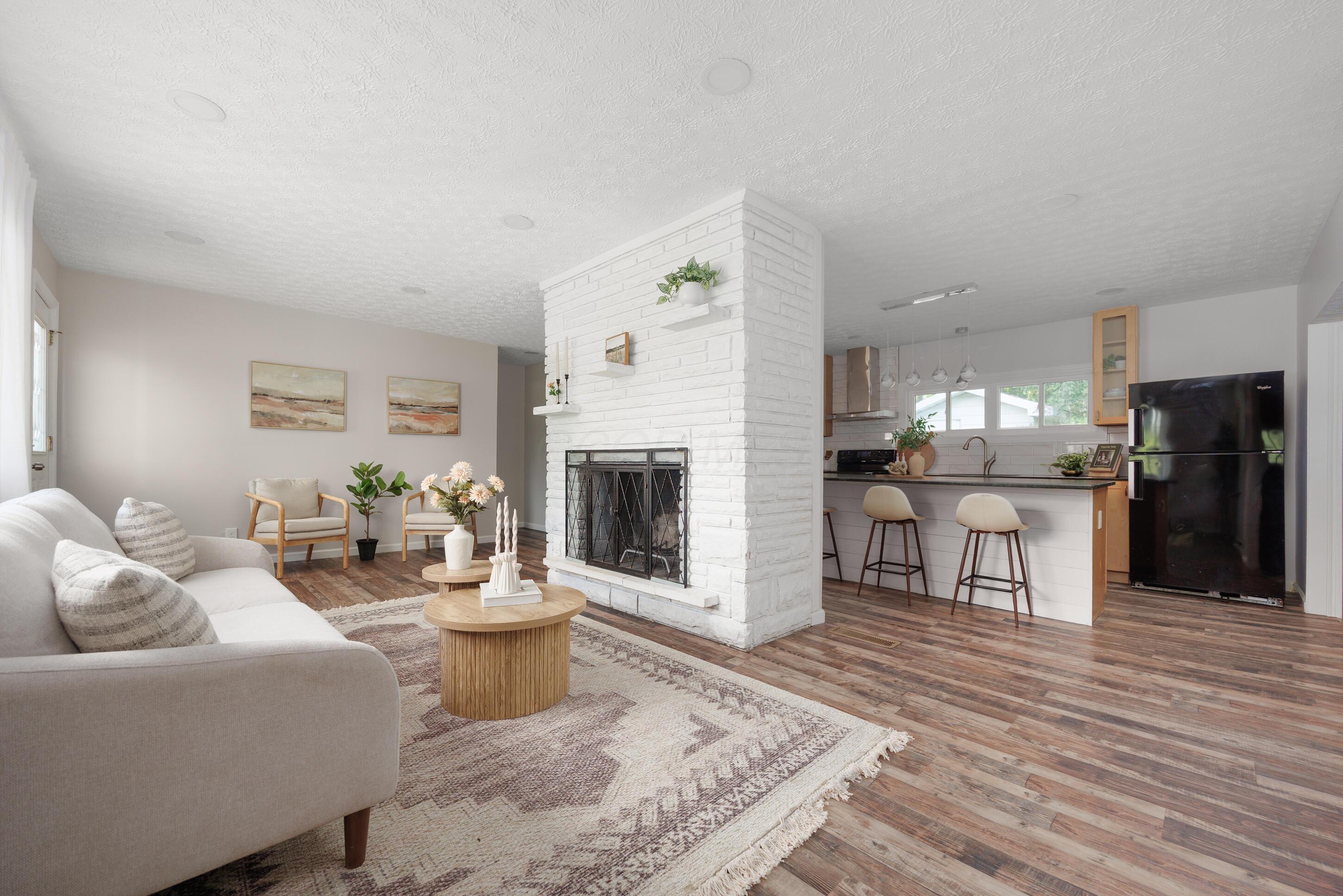 1366 Dyer Road Grove City, OH 43123 - Photo 14 of 49 Living Room