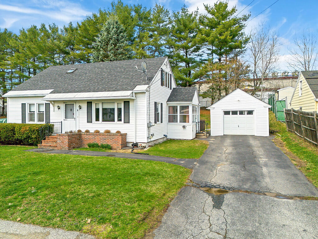 7 Collette Street Waterville, ME 04901 - Photo 4 of 54 Front Yard