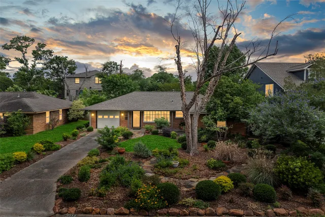 $1,200 | 2114 Saxon Drive, Houston, TX 77018