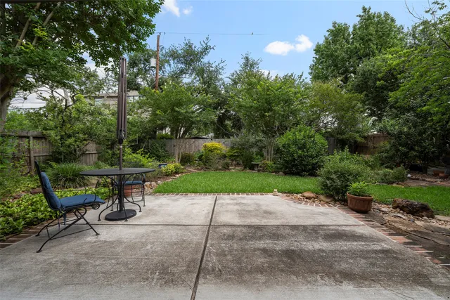 $1,200 | 2114 Saxon Drive, Houston, TX 77018