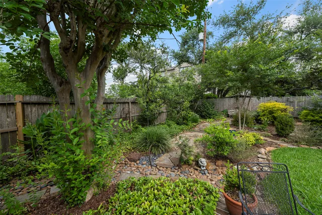 $1,200 | 2114 Saxon Drive, Houston, TX 77018