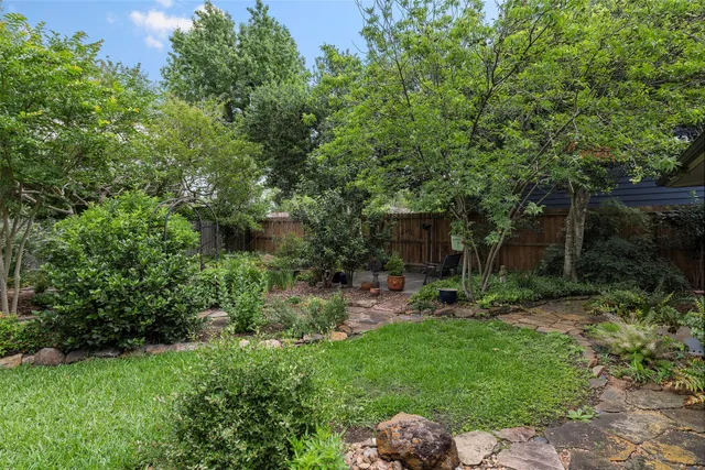 $1,200 | 2114 Saxon Drive, Houston, TX 77018