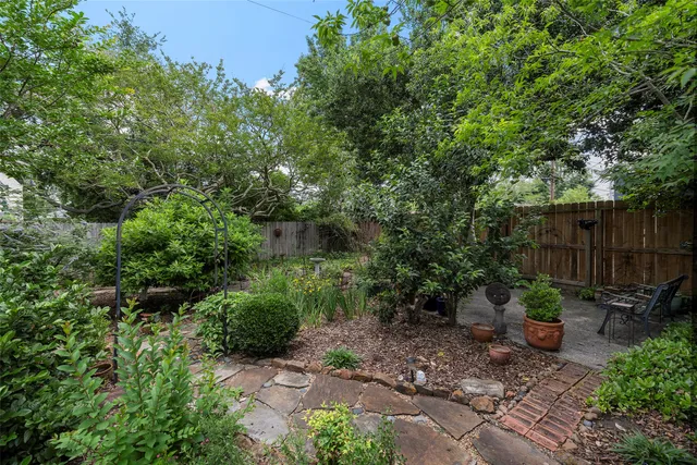 $1,200 | 2114 Saxon Drive, Houston, TX 77018