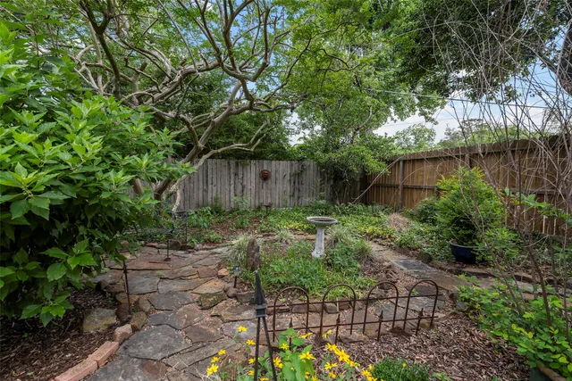 $1,200 | 2114 Saxon Drive, Houston, TX 77018