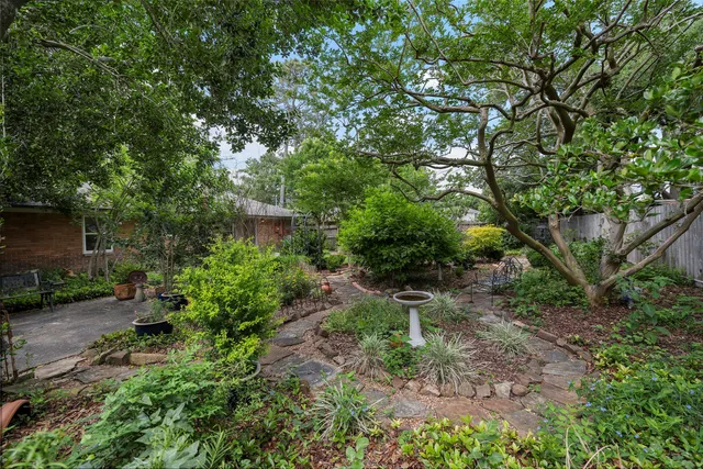 $1,200 | 2114 Saxon Drive, Houston, TX 77018