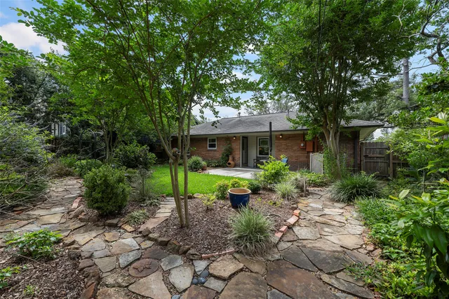 $1,200 | 2114 Saxon Drive, Houston, TX 77018