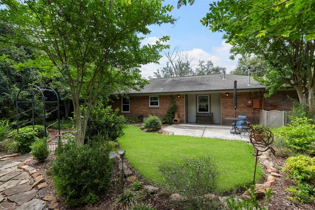 $1,200 | 2114 Saxon Drive, Houston, TX 77018