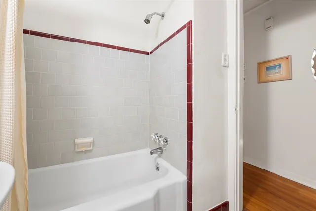 $1,200 | 2114 Saxon Drive, Houston, TX 77018