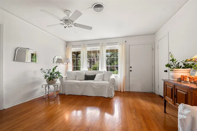 $1,200 | 2114 Saxon Drive, Houston, TX 77018