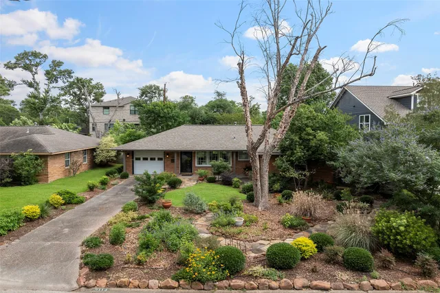 $1,200 | 2114 Saxon Drive, Houston, TX 77018