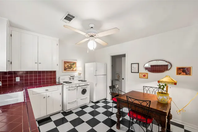 $1,200 | 2114 Saxon Drive, Houston, TX 77018