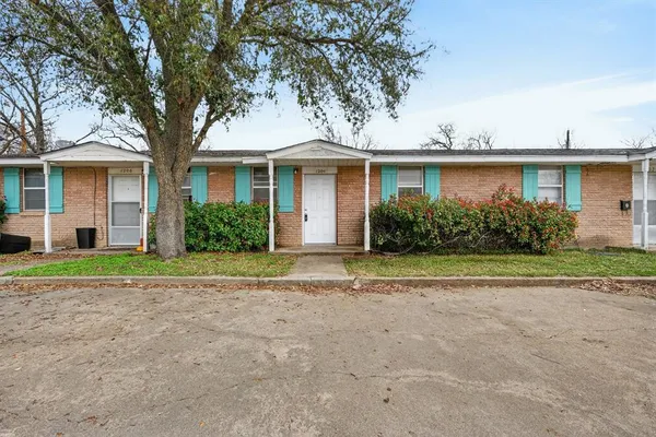 $1,000 | 1200 Northwest 3rd Avenue, Unit 1204, Mineral Wells, TX 76067
